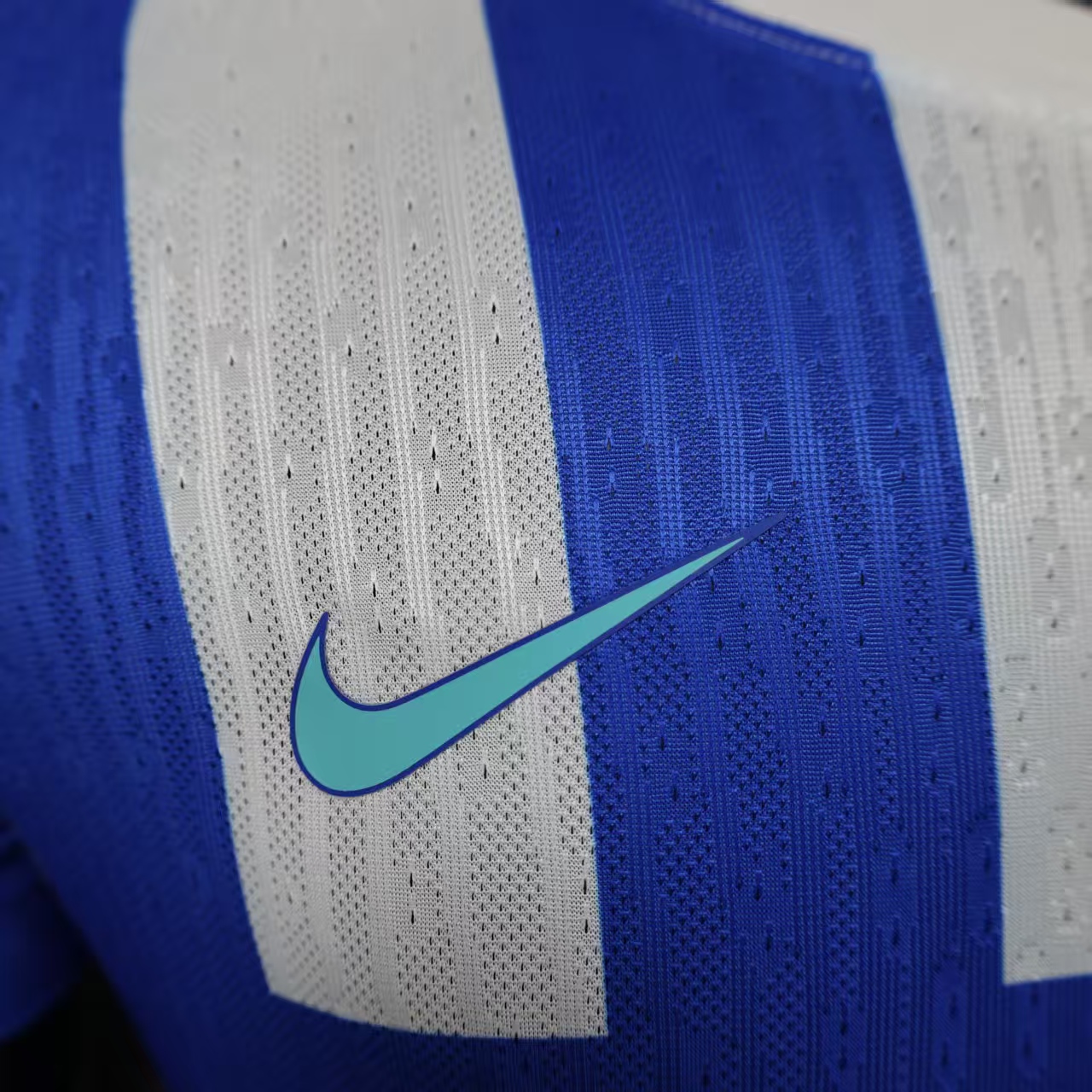 Player_25-26 Brighton Home - Image 4